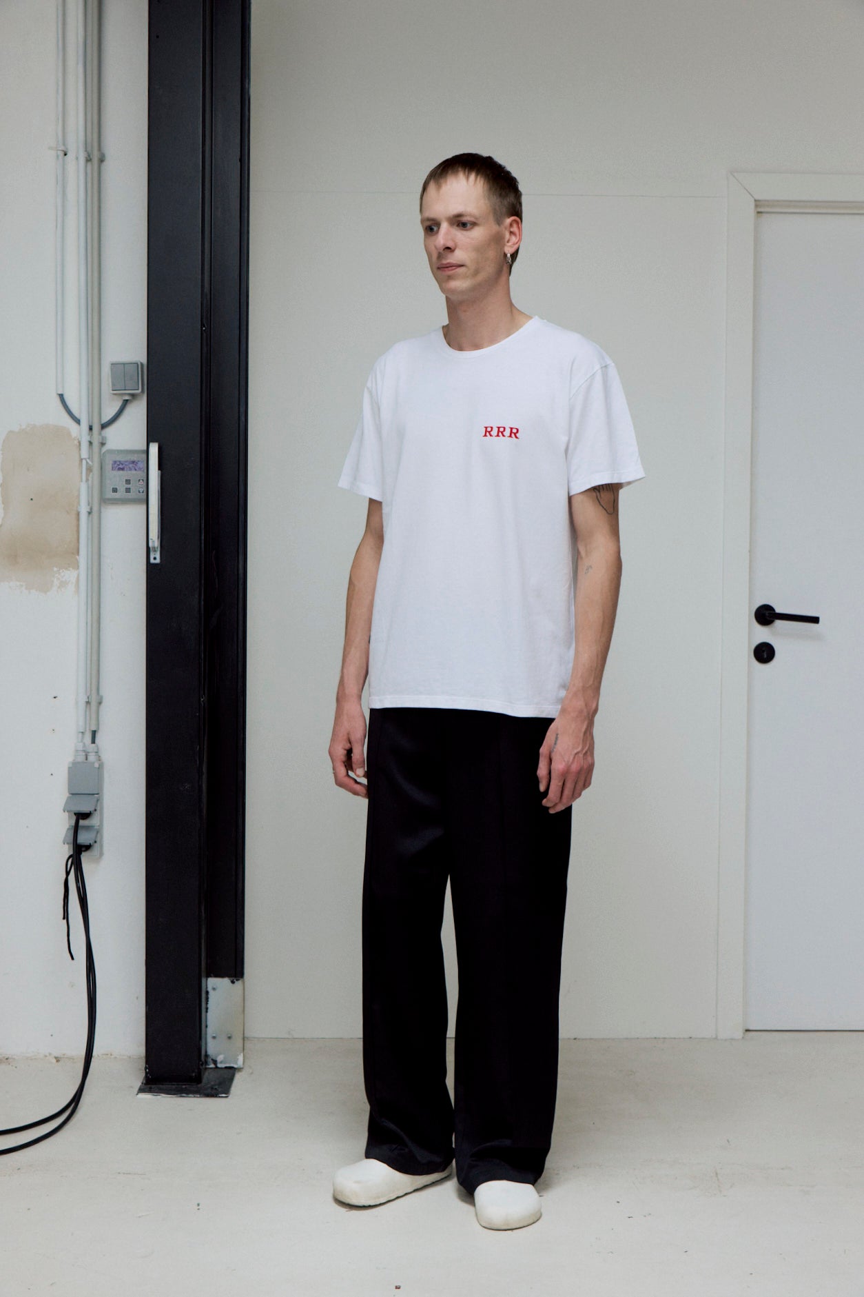 short sleeve t-shirt logo white