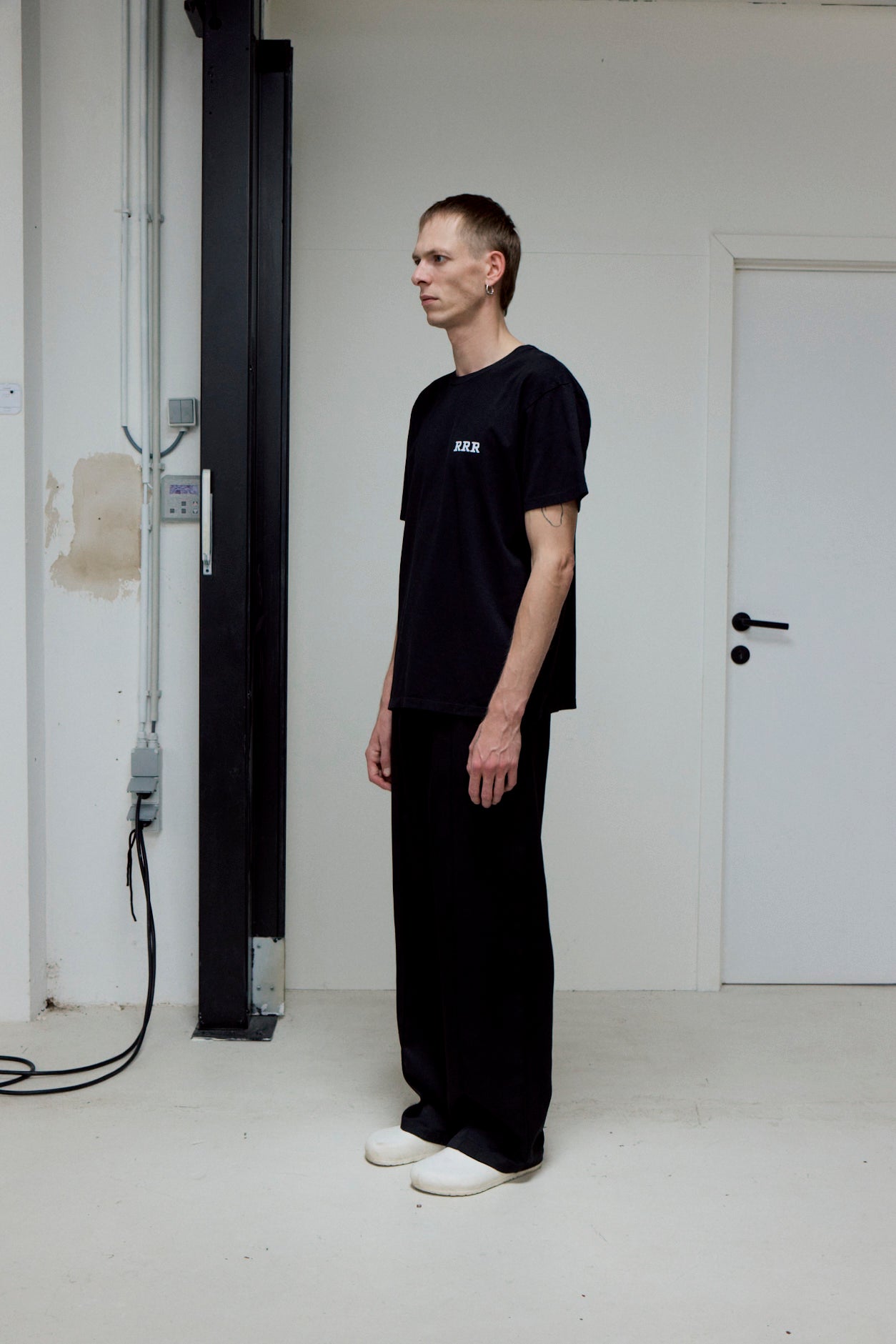 shorts sleeve t-shirt logo black