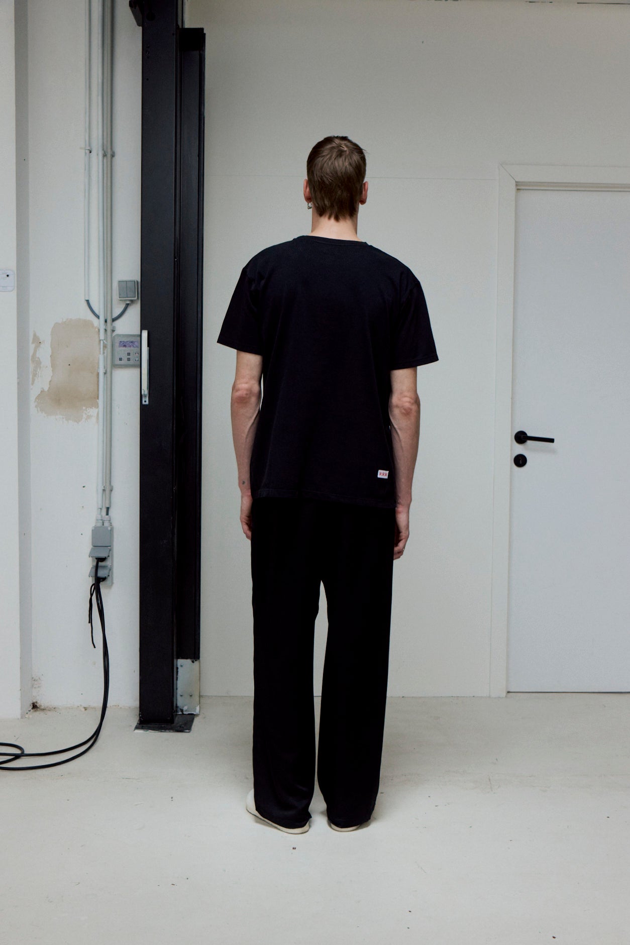 shorts sleeve t-shirt logo black